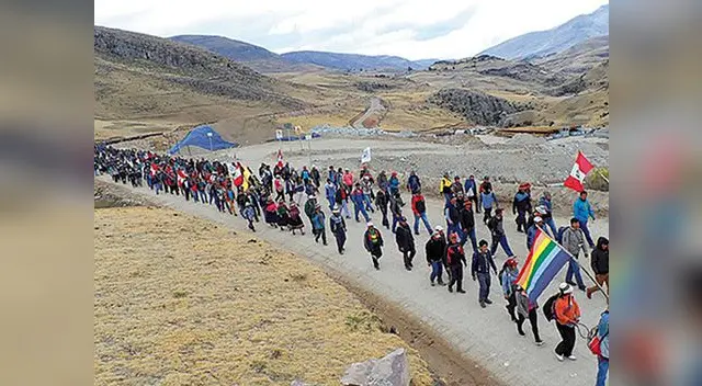 Realizan paro indefinido por apoyo a los comuneros de Fuerabamba