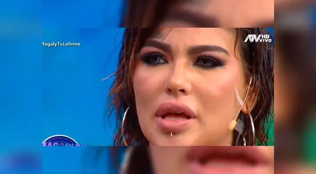 Angie Jibaja explicó en el programa de Magaly Medina que una de sus amigas la incitó a fumar Angie Jibaja explicó en el programa de Magaly Medina que una de sus amigas la incitó a fumar