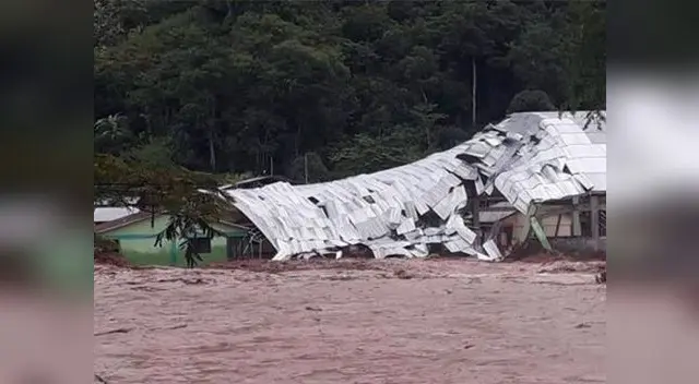 Nuevo desborde del río Perené viene dejando aislados a los pobladores Nuevo desborde del río Perené viene dejando aislados a los pobladores