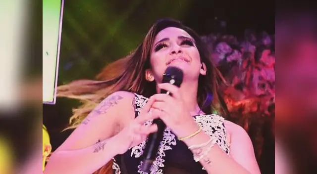 Daniela Darcourt detiene show para tomarse un selfie y demostrar 'humildad'