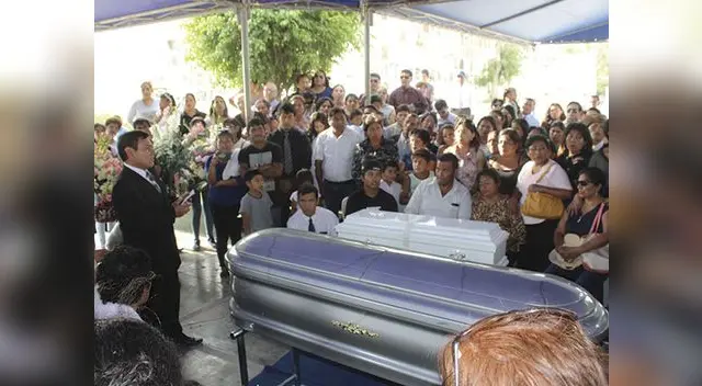 Deudos de las víctimas de bus quemado en Fiori 