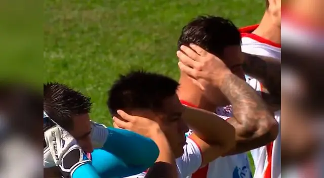 Jugadores argentinos se tapan los oídos para concientizar el Día Mundial del Autismo