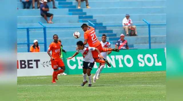 Al final del partido Municipal ganó en Huacho con tanto de Larrauri FOTO: LIBERO