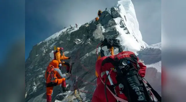 La altura oficial del Monte Everest es de 8.848 metros