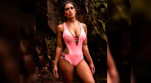 Vania Bludau invita a usuarios a que se miren a un espejo Vania Bludau invita a usuarios a que se miren a un espejo