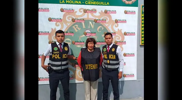 Alcaldesa de Urcos fue detenida cuando ingresaba a cementerio en La Molina. Alcaldesa de Urcos fue detenida cuando ingresaba a cementerio en La Molina.