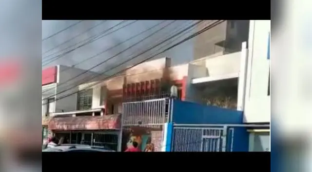 Cuatro unidades de los Bomberos trabajan en la emergencia