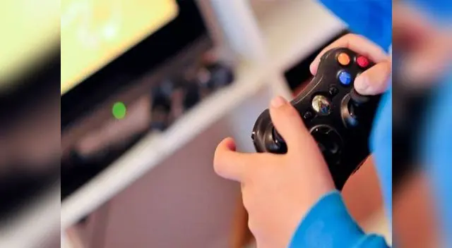 Jugaba a escondidas de su madre