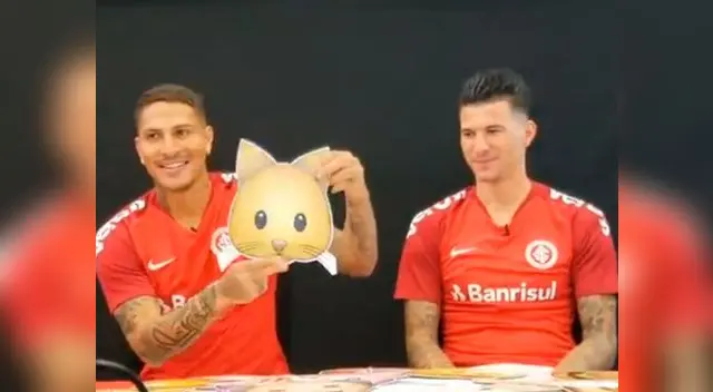 Paolo Guerrero le juega broma a su compañero del Inter de Porto Alegre Paolo Guerrero le juega broma a su compañero del Inter de Porto Alegre