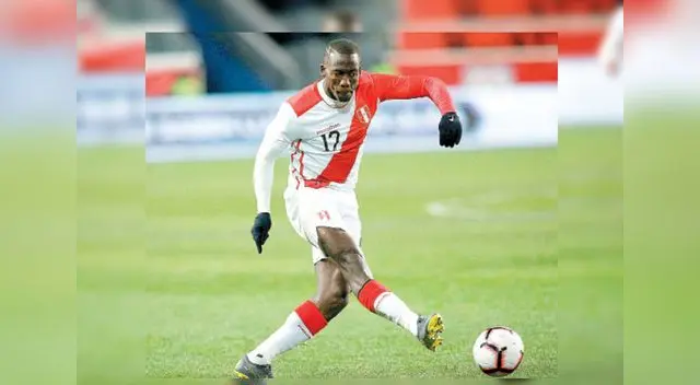 “La gente cree que Perú va a pasar el grupo caminando”, apuntó Luis Advíncula