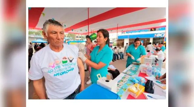 Vacunaron contra la neumonía a 25 mil adultos mayores de Pensión 65 Vacunaron contra la neumonía a 25 mil adultos mayores de Pensión 65