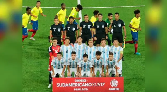 Jugadores argentinos irritaron a los hinchas peruanos por esta acción ante Ecuador