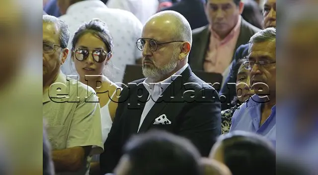 Beto Ortíz acompañó a Carla García en velorio de Alan García Beto Ortíz acompañó a Carla García en velorio de Alan García