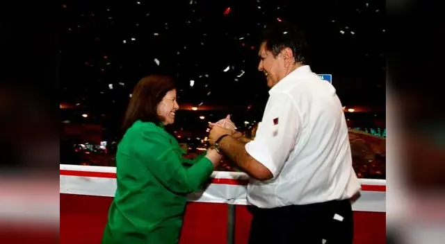 La lideresa del PPC llegó al Aula Magna para el velatorio de su principal rival político La lideresa del PPC llegó al Aula Magna para el velatorio de su principal rival político