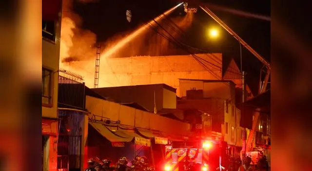 Bomberos requieren de más agua para atender emergencia Bomberos requieren de más agua para atender emergencia