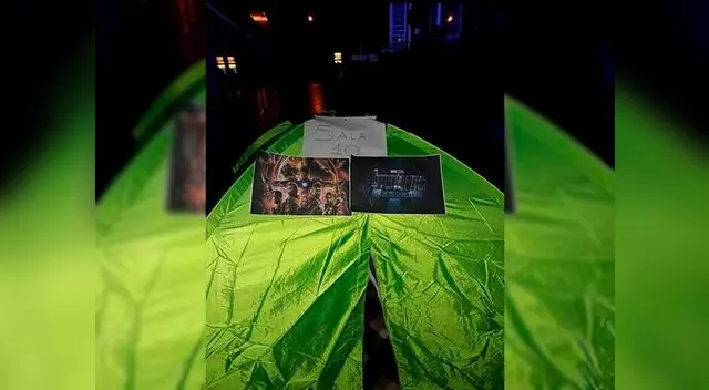 Fanáticos acampan fuera de los cines para ser los primeros en entrar