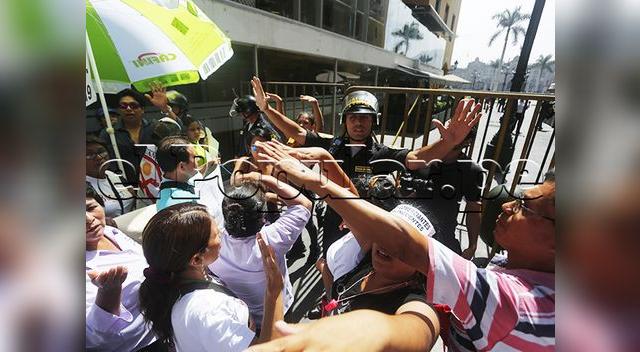 Negociantes de Mesa Redonda se quejan por cierre Negociantes de Mesa Redonda se quejan por cierre