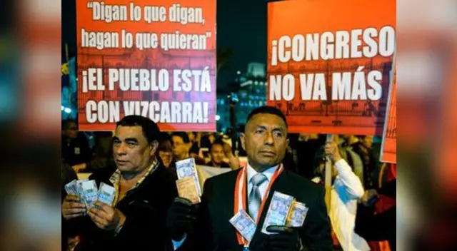 Piden a Martín Vizcarra cerrar el Congreso del Perú