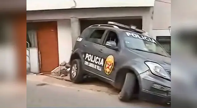 Patrullero impactó contra la fachada de una casa en San Juan de Miraflores