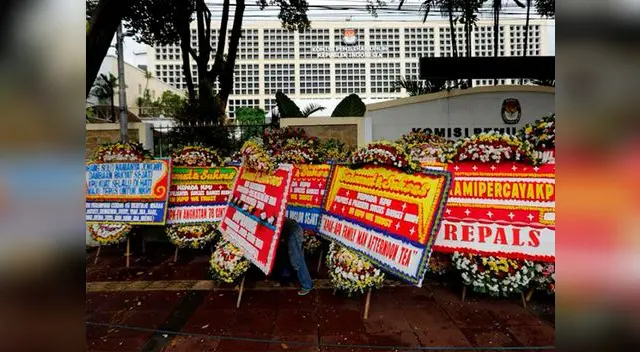 Víctimas contaron papeletas durante 24 horas continuas en Yakarta