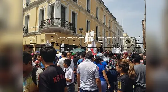 Comerciantes de Mesa Redonda se reunieron con presidente del Congreso