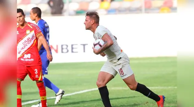 Denis de penal logra el empate. FOTO: LIBERO Denis de penal logra el empate. FOTO: LIBERO