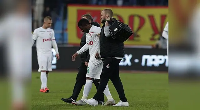 Farfán salió lesionado de la pierna izquierda