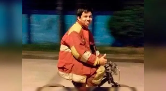 Joven no lo pensó dos veces y tomó la bicicleta que tenía en casa para ir al incendio