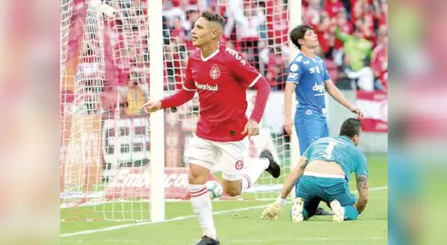 Paolo Guerrero anota su gol número cien en fútbol brasileño