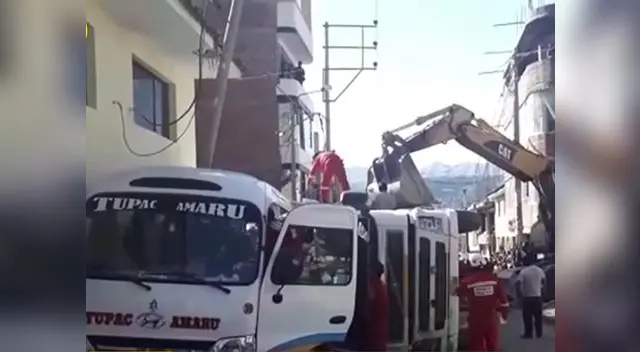 Bus iba repleto de pasajeros Bus iba repleto de pasajeros