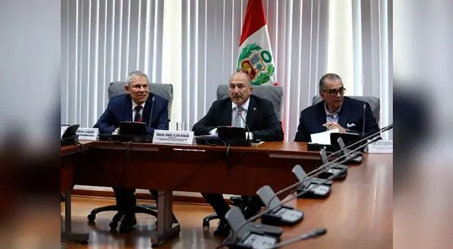 Luis Castañeda estuvo acompañado por el abogado Roy Gates Luis Castañeda estuvo acompañado por el abogado Roy Gates