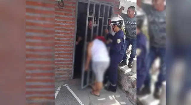 Señora queda atrapada en reja por intentar ver qué hacía su vecina Señora queda atrapada en reja por intentar ver qué hacía su vecina