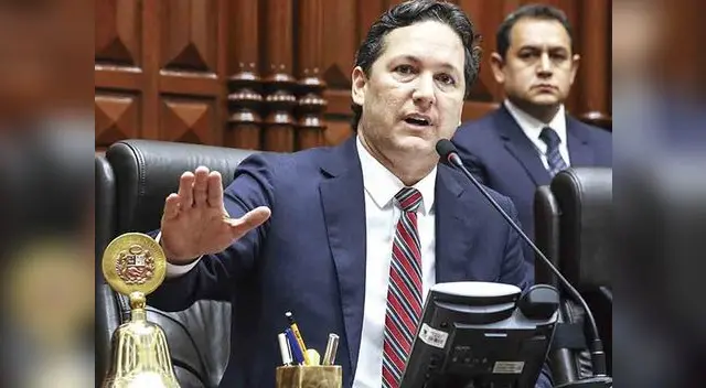 Daniel Salaverry  defiende concurso público