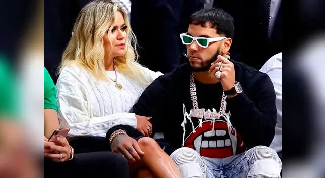 Karol G es atacada por los fans de Anuel AA por mostrarse cariñosa con otro hombre Karol G es atacada por los fans de Anuel AA por mostrarse cariñosa con otro hombre