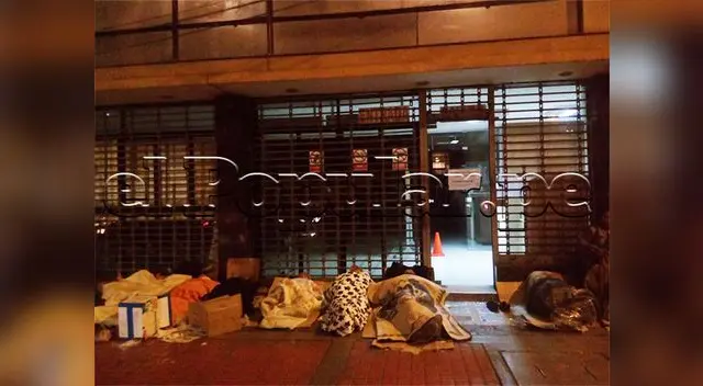 Comerciantes de Mesa Redonda se amanecen por certificados de defensa civil Comerciantes de Mesa Redonda se amanecen por certificados de defensa civil