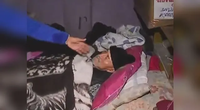 Vecinos de Carabayllo y PNP se enfrentan