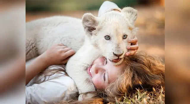 Mia y "Charlie" se vuelven amigos inseparables