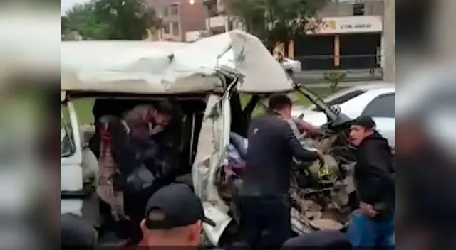 Accidente de tránsito dejó 15 heridos y un fallecido Accidente de tránsito dejó 15 heridos y un fallecido