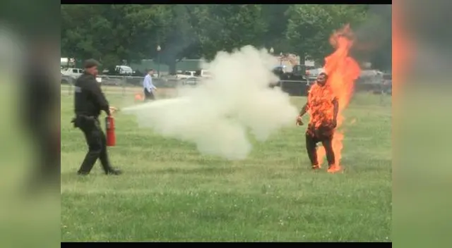 Hombre que se prendió fuego usaba traje especial, según autoridades de Estados Unidos 