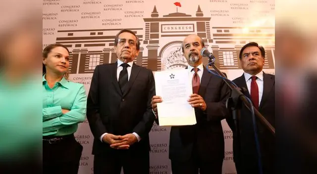 Encabezados por el congresista Mauricio Mulder, el APRA informó sobre su posición ante el pedido del Poder Ejecutivo al Congreso