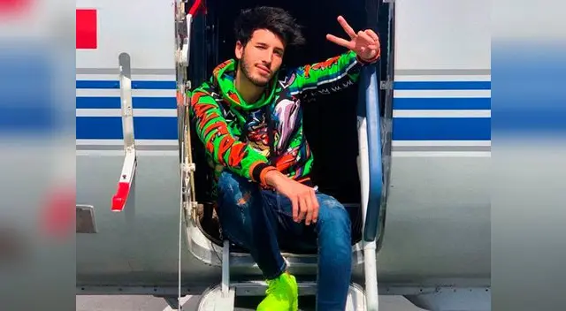 Sebastián Yatra causó furor tras quitarse la camisa y cantar con bandera peruana