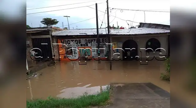 Torrencial lluvia provocó inundaciones en las calles de Iquitos Torrencial lluvia provocó inundaciones en las calles de Iquitos