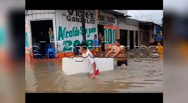 Torrencial lluvia provocó inundaciones en las calles de Iquitos Torrencial lluvia provocó inundaciones en las calles de Iquitos