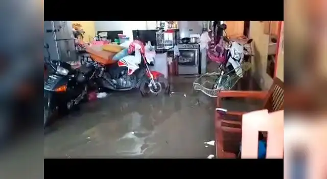 Torrencial lluvia provocó inundaciones en las calles de Iquitos Torrencial lluvia provocó inundaciones en las calles de Iquitos