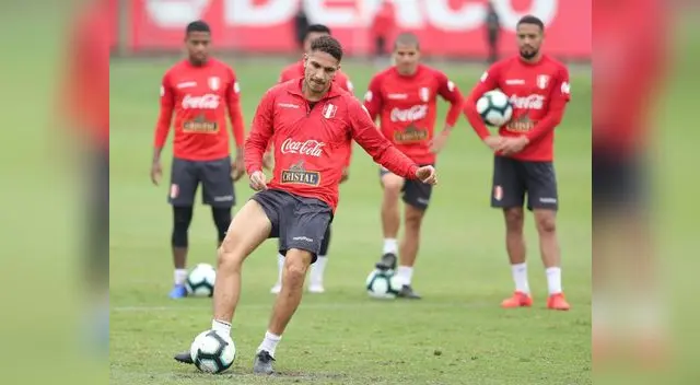 Paolo Guerrero fue exigido en los tiros libres Paolo Guerrero fue exigido en los tiros libres