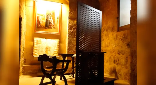 Policías encuentran a bebé en caja dentro de confesionario