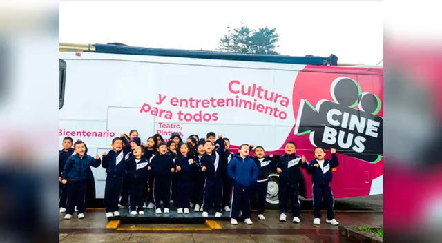 Ministra de Cultura inauguró el CineBus