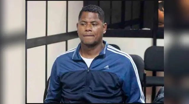 Chiquito Flores rompe en llanto en el sillón rojo