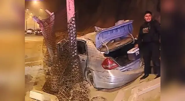 Accidente en Miraflores casi termina con la vida de tres jóvenes Accidente en Miraflores casi termina con la vida de tres jóvenes