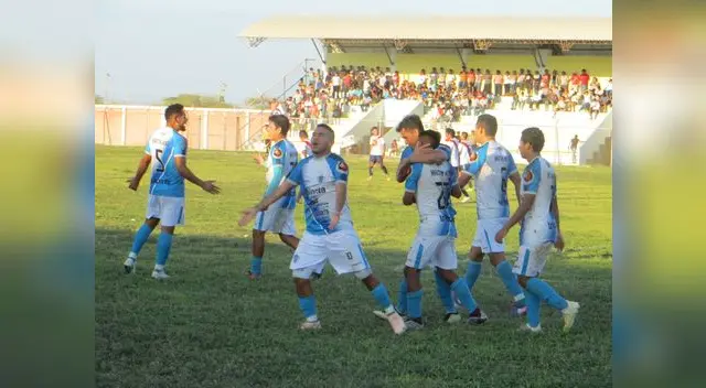 Festejo de La Bocana por el gol marcado de Brayan Rivas. FOTO: Roberto Saavedra